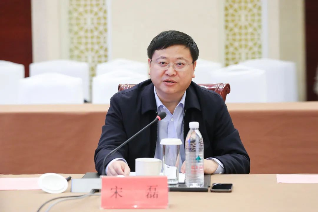 枣庄市市中区与凡华教育集团合作共建混合所有制职业院校协议签约仪式举行2.png