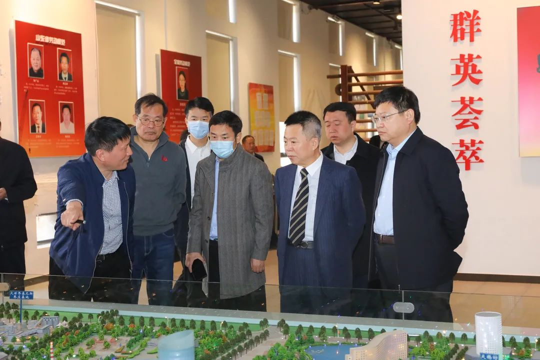 枣庄市市中区与凡华教育集团合作共建混合所有制职业院校协议签约仪式举行5.png